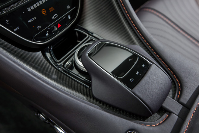 Tận mục sở thị siêu xe Aston Martin DB11 V8 màu độc tại TP.HCM - 12