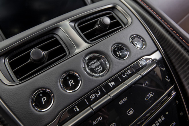 Tận mục sở thị siêu xe Aston Martin DB11 V8 màu độc tại TP.HCM - 13