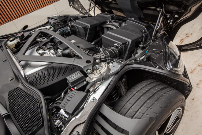 Tận mục sở thị siêu xe Aston Martin DB11 V8 màu độc tại TP.HCM - 9