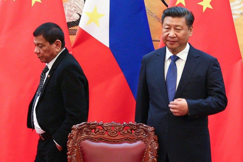 Tổng thống Philippines Rodrigo Duterte và Chủ tịch Trung Quốc Tập Cận Bình trong cuộc gặp song phương hai nước tại Bắc Kinh vừa qua. Ảnh: REUTERS