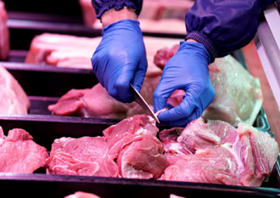 Giá bán lẻ thịt lợn đã tăng 7,8% lên 32,4 nhân dân tệ (hơn 100.000 đồng)/kg, cao hơn gần 50% so với cùng kỳ năm ngoái. Ảnh Reuters
