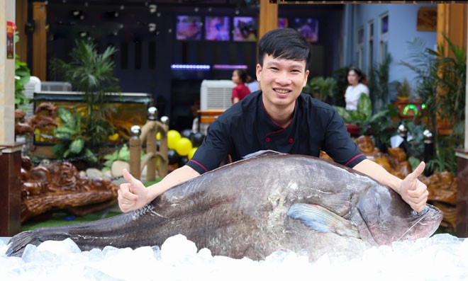 Con cá leo nặng 82kg ngư dân đánh bắt ở Biển Hồ (Campuchia)