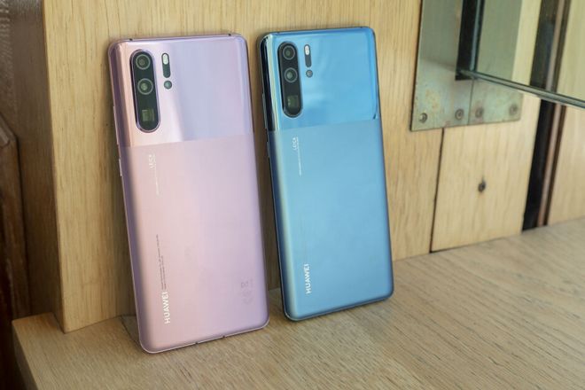 Huawei P30 Pro Hồng Misty Lavender và Xanh Mystic Blue.