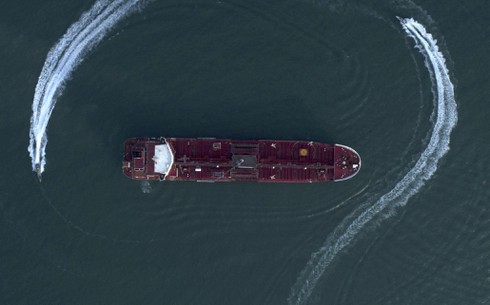 Lực lượng Vệ binh Cách mạng Hồi giáo Iran bắt giữ&nbsp;tàu chở dầu Stena Impero treo cờ Anh hồi tháng Bảy. (Ảnh: AP)