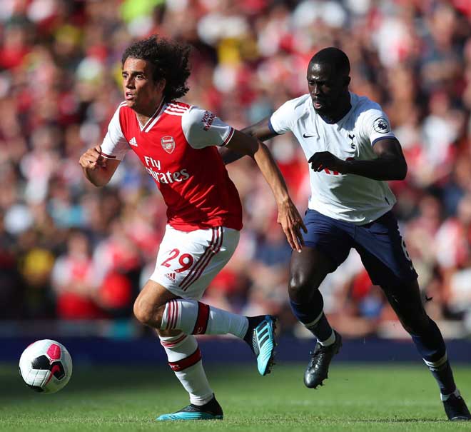 Guendouzi (trái) đang chứng tỏ được mình tại Arsenal