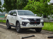 Tin tức ô tô - Toyota Fortuner TRD phiên bản thể thao có giá bán hơn 1,1 tỷ đồng