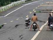 Tin tức trong ngày - Đường tránh 250 tỉ vừa hoàn thành đã nứt toác: Hàng loạt &quot;ngã tư tử thần&quot;