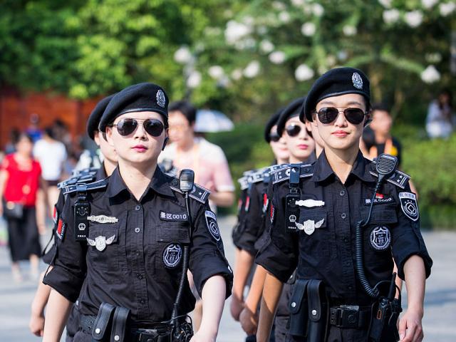 Cận cảnh diễn tập đẹp mắt của hơn 2.000 sĩ quan cảnh sát ở Trung Quốc