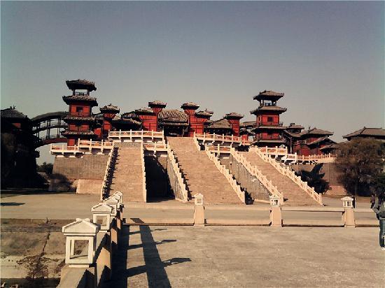 Chuyện Tào Tháo xa hoa, trụy lạc trong Tam quốc diễn nghĩa và sự thật trái ngược hoàn toàn - 2