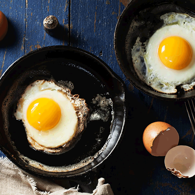 11. Tăng cảm giác thèm ăn hơn sau này: Một bữa sáng giàu protein có thể giúp kiểm soát sự thèm ăn của bạn trong suốt cả ngày. Vì vậy, những người ăn bữa sáng giàu protein có xu hướng ăn ít calo hơn trong ngày so với những người ăn bữa sáng nhiều carbohydrate.
