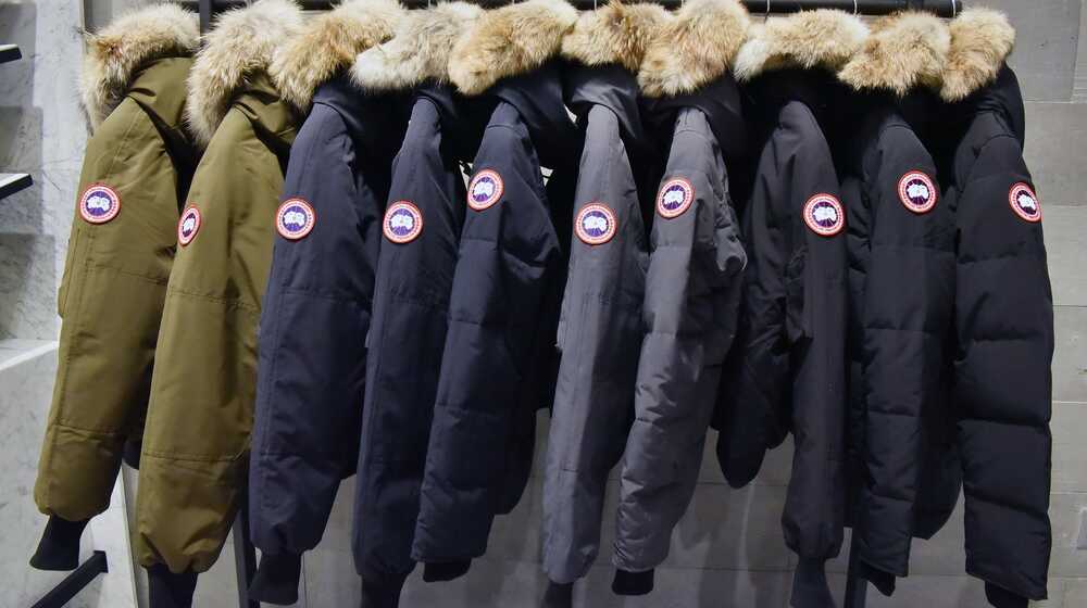 Vẻ ngoài bình thường, nhưng chiếc áo của Canada Goose luôn đắt đỏ bậc nhất thế giới (Nguồn: BI)