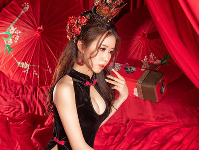 Kinh doanh trong lĩnh vực thời trang nên Nguyễn Hoa rất chú trọng đến vẻ ngoài. 