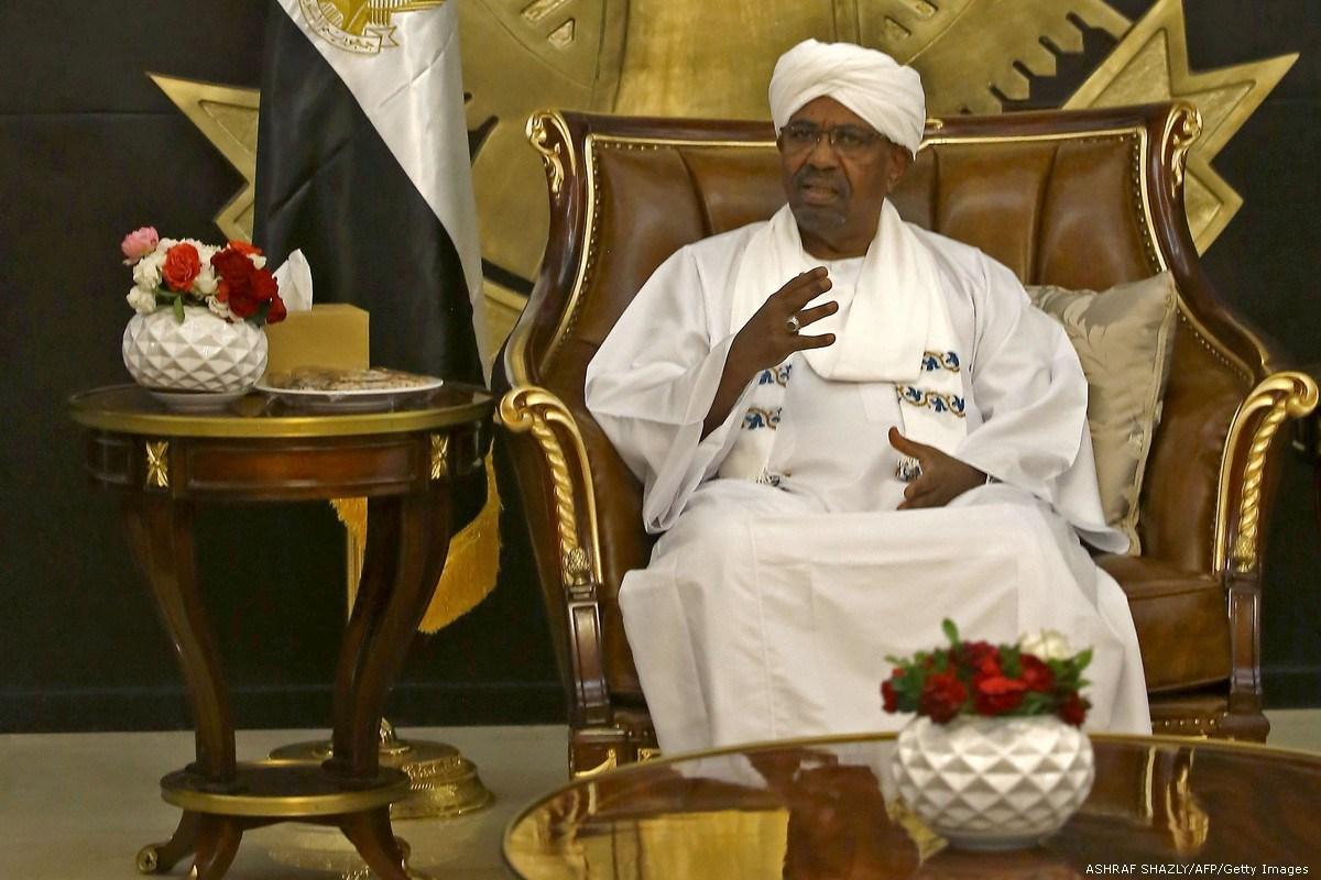 Tổng thống Sudan bị phế truất Omar al-Bashir là người duy nhất có chìa khóa vào căn phòng chứa đầy tài sản.