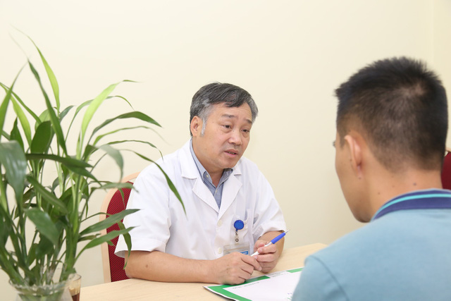 Tư vấn cho bệnh nhân tại khoa Phẫu thuật Gan mật - Bệnh viện Việt Đức