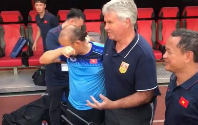 HLV Park Hang-seo nhòa lệ xúc động khi gặp lại HLV Guus Hiddink