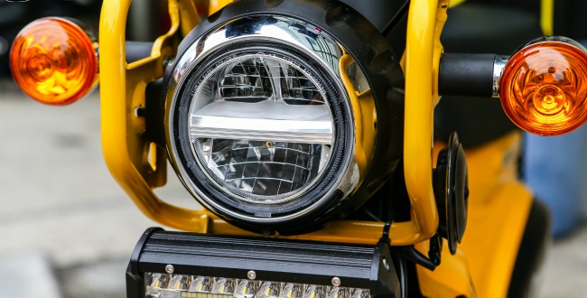 Cũng giống với Honda Super Cub C125, Cross Cub 110 đời mới với nhiều đổi mới theo hướng hiện đại, nổi bật là đèn pha LED.