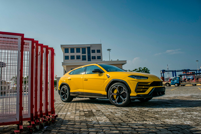 Siêu SUV Lamborghini Urus thứ 3 chính hãng có mặt Việt Nam - 4