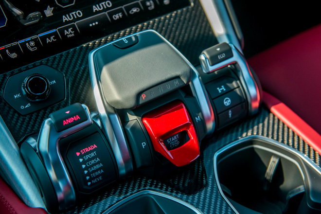 Siêu SUV Lamborghini Urus thứ 3 chính hãng có mặt Việt Nam - 13