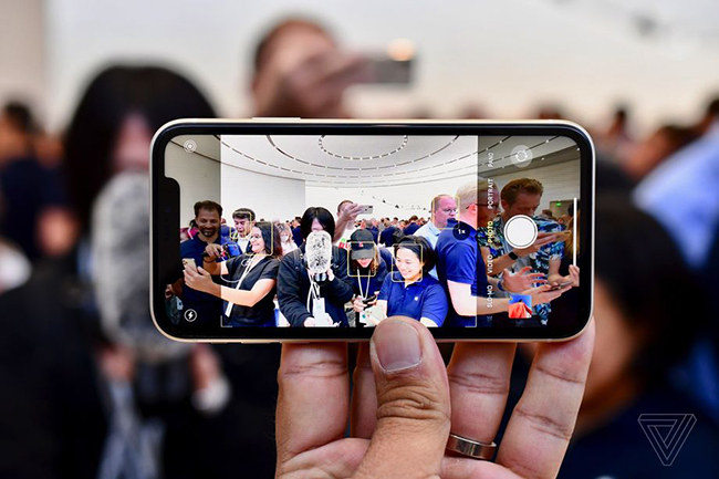 Camera của iPhone 11 hỗ trợ quay phim 4K &#40;60 khung hình/giây&#41;, chống rung và hàng loạt công nghệ khác.