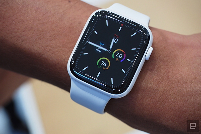 Apple Watch series 5 có giá từ 399 USD cho phiên bản có GPS, 499 USD cho phiên bản có mạng dữ liệu, sẽ lên kệ từ ngày 19/9.