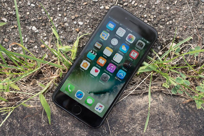 Apple bất ngờ vẫn bán iPhone 7 và 7 Plus qua cửa hàng thanh toán trực tuyến
