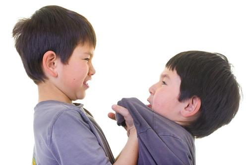 Những đứa trẻ "chuyên bắt nạt bạn" hay "bị bạn bắt nạt" đều có những mối lo