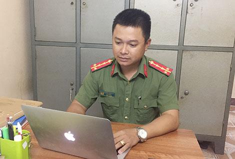 Đại úy Nguyễn Trung Đức với đam mê với công nghệ thông tin.