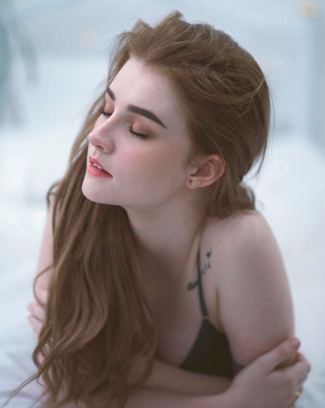 Jessie Vard từng sử dụng loại niềng răng mắc cài kim loại. Hiện nay đã có nhiều loại khác như mắc cài sứ, niềng răng trong suốt,...