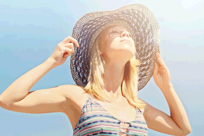 19. Ngừng tắm nắng trực tiếp: Tiếp xúc với ánh nắng mặt trời tự nhiên khi nắng gắt trong thời gian dài đã được chứng minh là làm tăng nguy cơ ung thư da.
