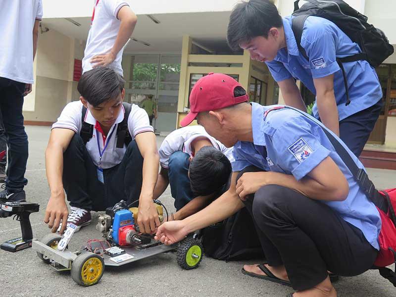 Sinh viên Trường CĐ Kỹ thuật Cao Thắng trong một giờ học và thực hành tại trường. Ảnh: &nbsp;PHẠM ANH