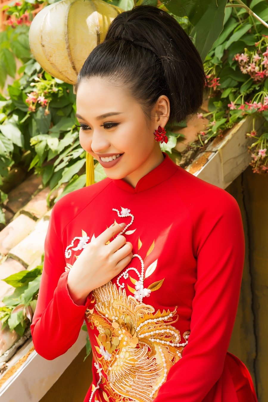 Lê Lộc làm mẫu áo dài cưới cho NTK Minh Châu