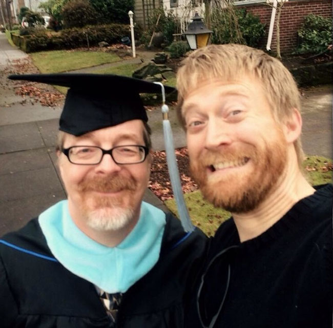 "Bố tôi và tôi (51 và 25) tốt nghiệp cùng một lúc.
