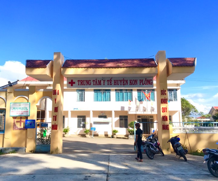 Trung tâm Y tế huyện Kon Plông, nơi nạn nhân được đưa đến nhưng đã tử vong từ trước.&nbsp;