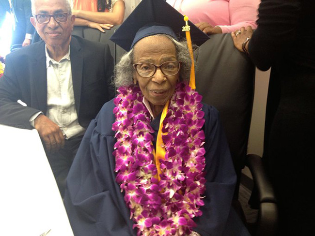 "Tôi đã hoàn thành những gì mà tôi muốn làm...cuối cùng giấc mơ đã trở thành sự thật", Doreetha Daniels 99 tuổi.
