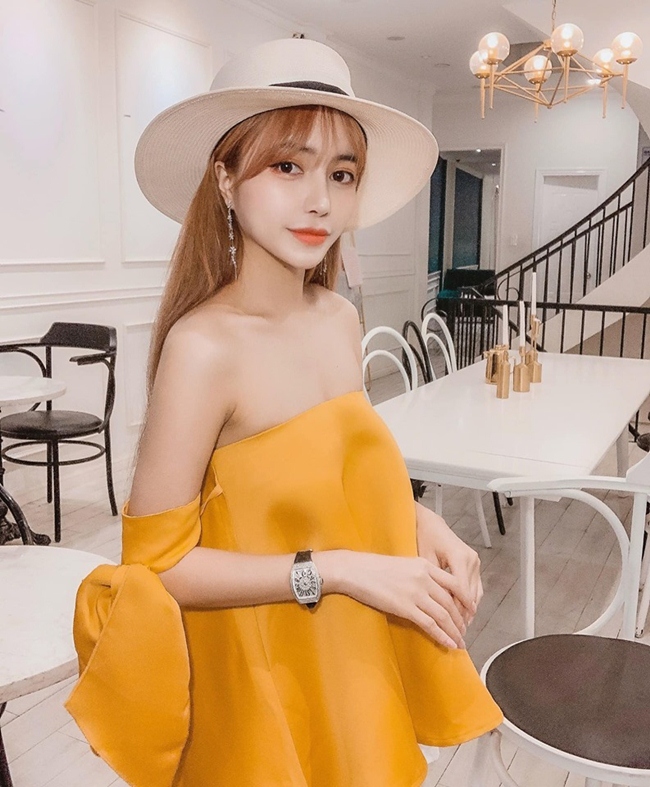 Thậm chí, hot girl 9X còn tiết lộ Trần Nghĩa &#34;hèn&#34; đến mức tiền chi tiêu tối thiểu của bản thân, từ ăn đến mặc đều phụ thuộc vào người yêu. Sau bài bóc phốt bạn trai, tên tuổi của Trang Anna được nhiều người chú ý hơn.