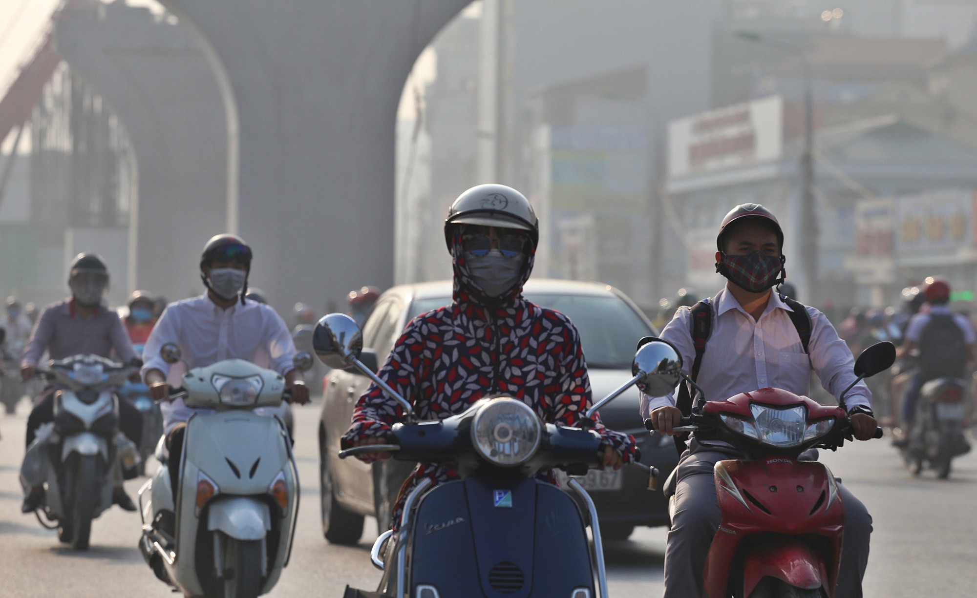 Không khí ở Hà Nội luôn trong tình trạng ô nhiễm ảnh hưởng đến cuộc sống của người dân. Ảnh minh họa.