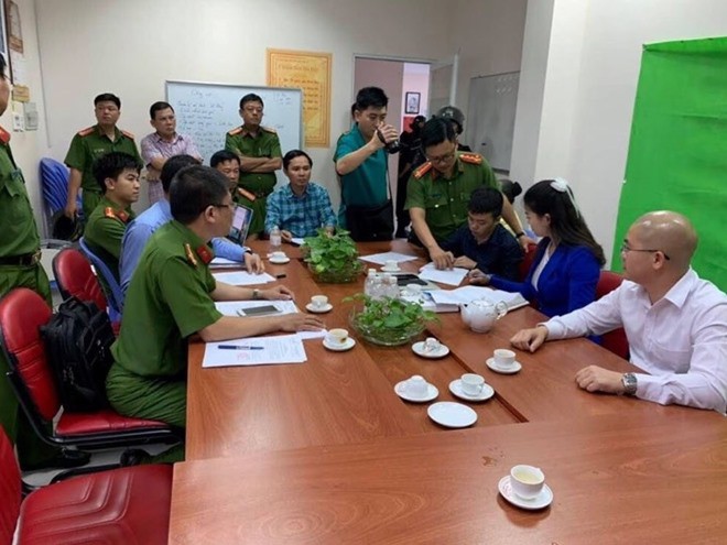 Lực lượng công an làm việc với ông Nguyễn Thái Luyện - Chủ tịch HĐQT Công ty Alibaba