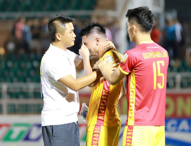 Cầu thủ Thanh Hóa nức nở sau trận thua Sài Gòn FCẢnh: Quang Liêm