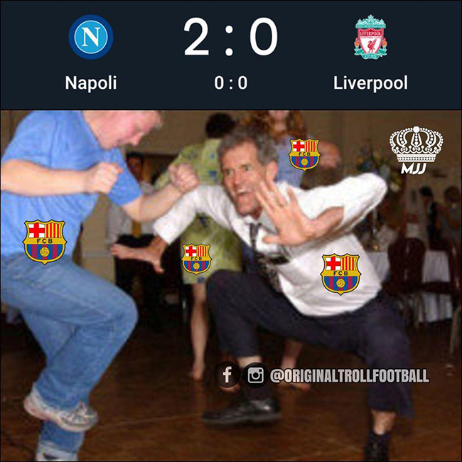 Đây là fan Barca khi nghe tin Liverpool thảm bại trước Napoli.