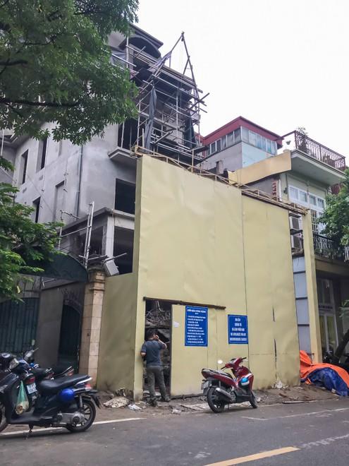 Quận Hoàn Kiếm yêu cầu các cơ quan liên quan lập hồ sơ xử lý nghiêm công trình số 9A phố Nguyễn Gia Thiều (phường Trần Hưng Đạo) xây vượt 2 tầng so với giấy phép được cấp.