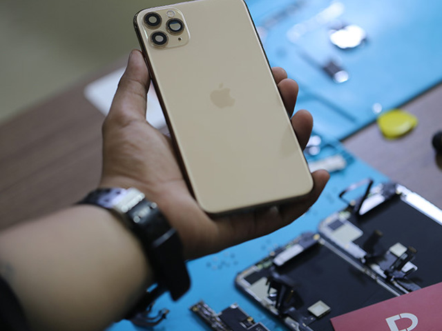 Chưa lên kệ, iPhone 11 Pro Max đã bị ”mổ bụng” tại Việt Nam