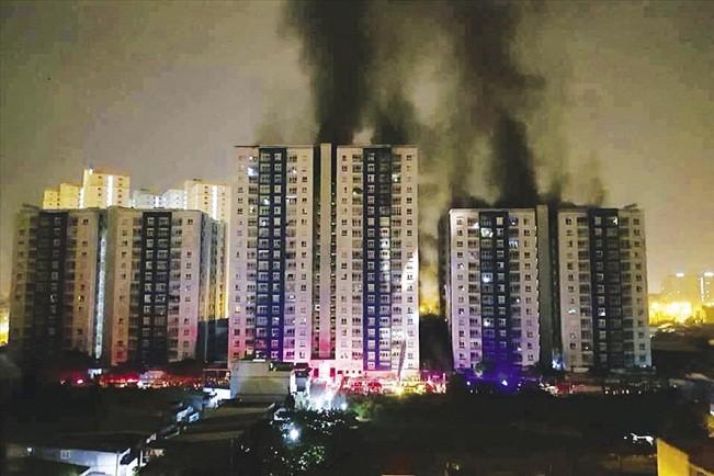 Chung cư Carina Plaza (Tp.HCM) cháy năm 2018 làm chết 13 người và 51 người bị thương.&nbsp;