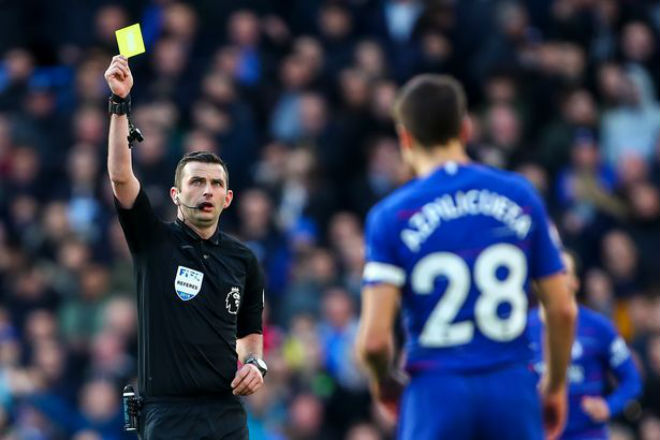 Trọng tài nổi tiếng nghiêm khắc Michael Oliver sẽ điều hành đại chiến giữa Chelsea và Liverpool cuối tuần này