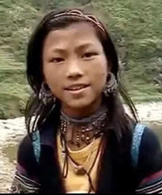 Cô gái người H'Mông Lò Thị Mai từng bất ngờ nổi tiếng với clip nói tiếng Anh như gió.&nbsp;