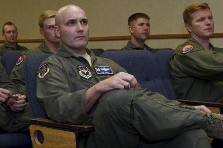 Đại tá&nbsp;Todd Hohn từng là chỉ huy phi&nbsp;đội máy bay tại căn&nbsp;cứ không quân Mỹ ở bang Oklahoma.