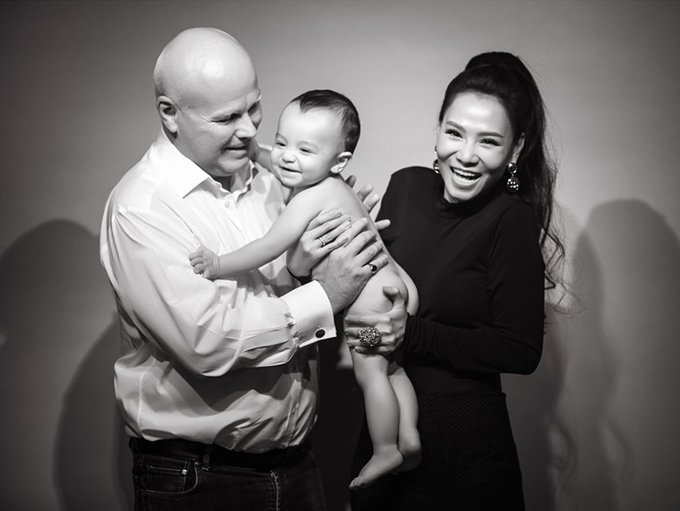 Bức ảnh đầu tiên cận mặt bé Gấu - con trai Thu Minh được khán giả chia sẻ rộng rãi.