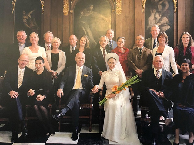 Thu Minh quyết định chọn áo dài cho ngày cưới để nhớ đến hình ảnh của mẹ - người có sức ảnh hưởng lớn đến suy nghĩa của nữ ca sĩ.