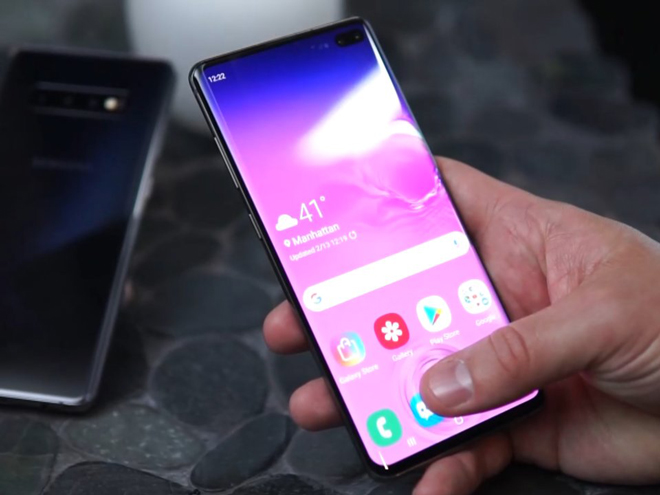 Galaxy S10+ có cảm biến vân tay trong màn hình.