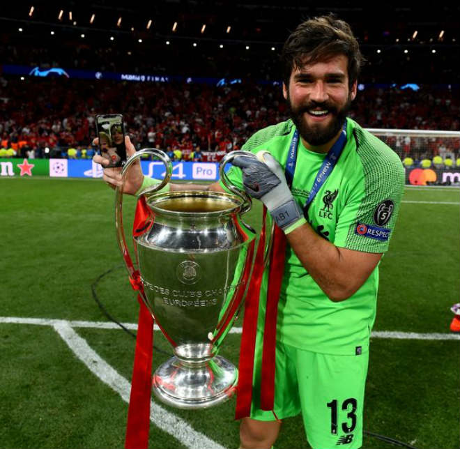 Alisson Becker là ứng viên sáng giá nhất đoạt danh hiệu Yashin 2019 vào ngày 2/12 tới