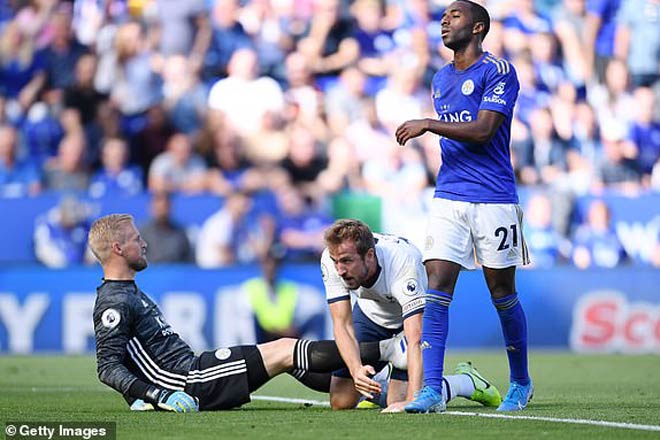 Kane ngã vẫn ghi bàn cho Tottenham